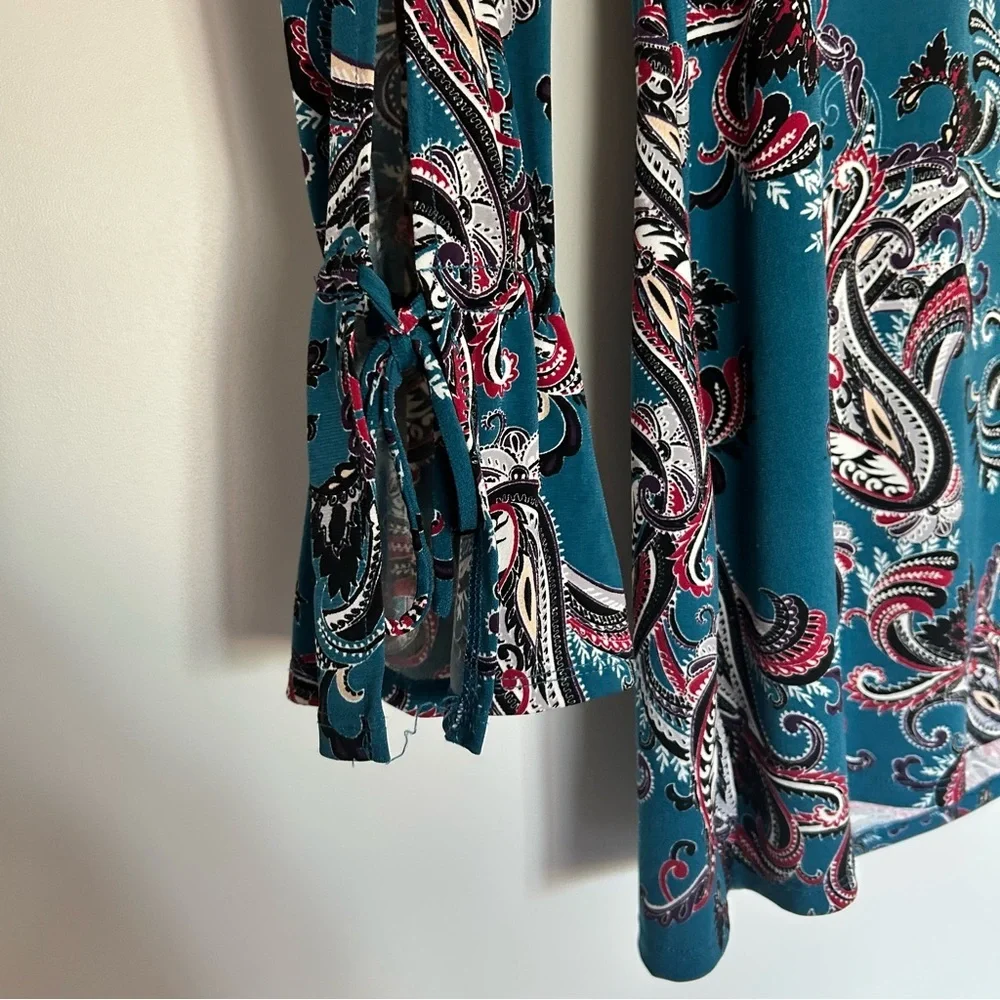 White House Black Market WHBM Women’s Paisley Blouse Split Sleeve​ - Picture 3 of 9